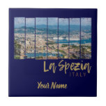 La Spezia Liguria Italien Vintag Souvenir Fliese<br><div class="desc">La Spezia in Ligurien Italien Vintage Andenken für Urlaub und Europa Reisende. La Spezia in Italien Urlaub Andenken oder Geburtstagsgeschenk. La Spezia Retro Kunstwerke für Vintage Liebhaber und Cinque Terre Ligurien Liebhaber. Sie können das Design einfach anpassen und personlisieren,  indem Sie den gewollt Namen eingeben.</div>