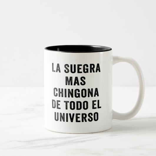 La Suegra Mas Chingona De Todo El Universo Zweifarbige Tasse (Rechts)