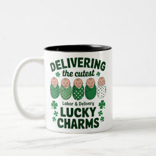 Labor & Delivery Glücksbringer-Nurse Shamrock  Zweifarbige Tasse