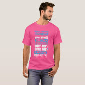 Laboratoriumslabor für Bite Me Button-Arbeiten T-Shirt (Vorne ganz)