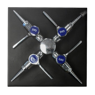 Laborgasventile auf dem Labrador Fliese