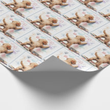 Labradoodle an einer Wand