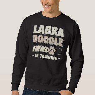 Labradoodle beim Training von Hunden Sweatshirt