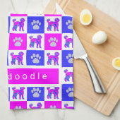 Labradoodle Dog & Paw Hot Pink & Blue Tee Handtuch (Viertel Falte)