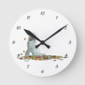 Labradoodle Hund in Blätter Wall Clock Runde Wanduhr (Vorderseite)