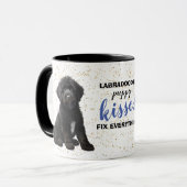 Labradoodle Puppy Kisses Alles reparieren Tasse (Vorderseite Links)