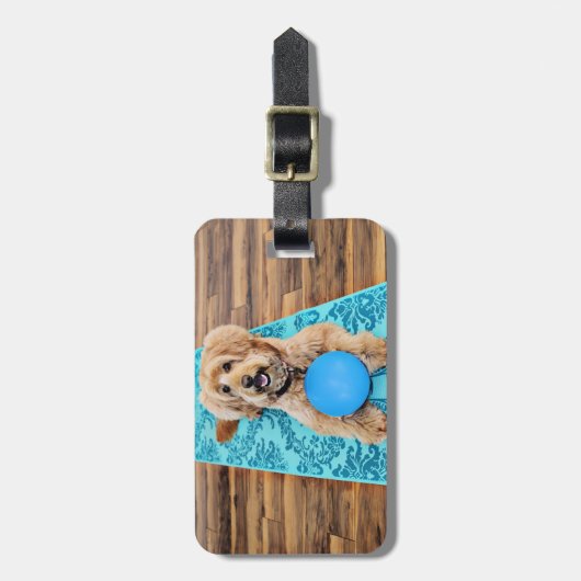 Labradoodle - Riley - Yoga-Hund Gepäckanhänger (Vorderseite vertikal)