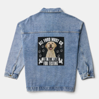 Labrador alle Lebensmittel müssen zum Testen an de Jeansjacke