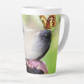 Labrador And Butterfly Throw Pillow Milchtasse (Rechte Ecke)