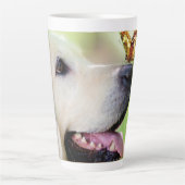 Labrador And Butterfly Throw Pillow Milchtasse (Vorderseite)