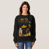 Labrador Cinco De Mayo Chocolate Black Lab Sweatshirt (Vorne ganz)