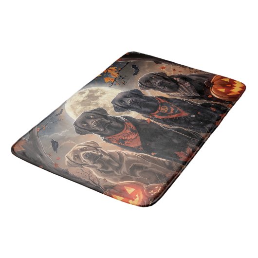 Labrador Halloween Spooky Badematte (Schrägansicht)