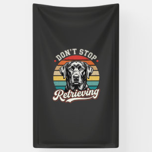 Labrador hört nicht auf, Retro-Hund zu holen Banner