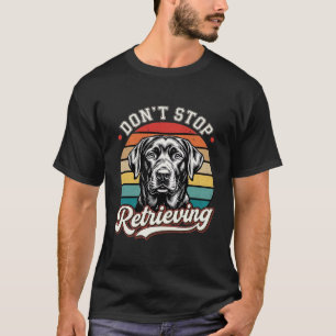 Labrador hört nicht auf, Retro-Hund zu holen T-Shirt