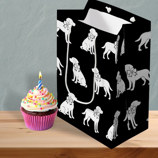 Labrador Hund in Big Gift Bow Mittlere Geschenktüte