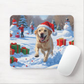 Labrador Hund läuft im Schnee mit Weihnachtshut Mousepad (Mit Mouse)