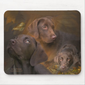 Labrador im Herbst Mousepad