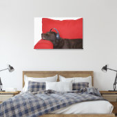 Labrador mit Kopfhörer auf dem Sofa Leinwanddruck (Insitu (Schlafzimmer))