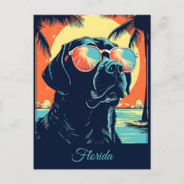 Labrador mit Sonnenbrille am Strand Custom Postkarte