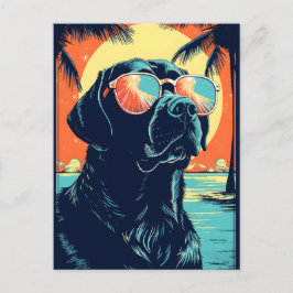 Labrador mit Sonnenbrille am Strand Postkarte