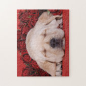 Labrador Redriever Welpe mit rote Rosen Puzzle (Vertikal)