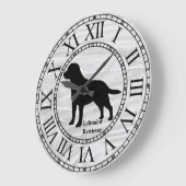 Labrador Retriever auf gereinigtem Holz Große Wanduhr (Winkel)