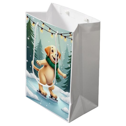 Labrador Retriever Eislaufen Weihnachtsmalerei Mittlere Geschenktüte (Vorderseite Schrägansicht)
