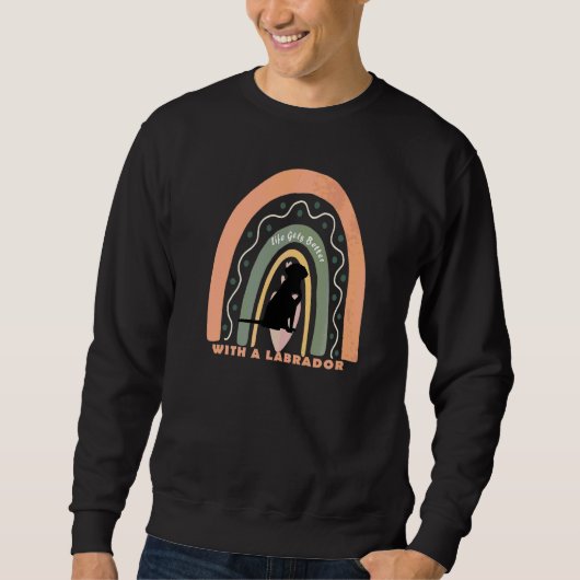 Labrador Retriever Hund mit gemustertem Regenbogen Sweatshirt (Vorderseite)