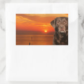 Labrador Retriever Hund sitzend neben Sonnenunterg Rechteckiger Aufkleber (Tasche)