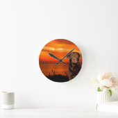 Labrador Retriever Hund sitzend neben Sonnenunterg Runde Wanduhr (Zuhause)