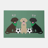 Labrador Retriever Hunde spielen Fußball Fußmatte (Vorderseite)