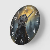 Labrador Retriever in mondbeleuchteter Nacht Runde Wanduhr (Winkel)