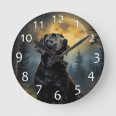 Labrador Retriever in mondbeleuchteter Nacht Runde Wanduhr (Vorderseite)