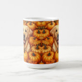 Labrador Retriever mit Herbstblättern und Pumpkins Kaffeetasse (Mittel)