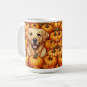 Labrador Retriever mit Herbstblättern und Pumpkins Kaffeetasse (Vorderseite Links)