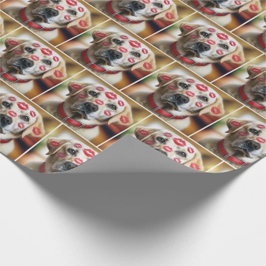Labrador Retriever mit Lipstick Kisses Geschenkpapier (Ecke)