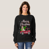 Labrador Retriever Rides Red Truck Christmas Pajam Sweatshirt (Vorne ganz)