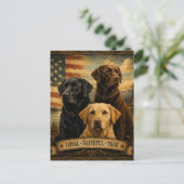  Labrador Retriever Rustic American Flag  Postkarte (Stehend Vorderseite)