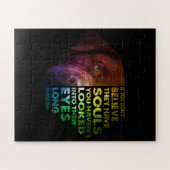 Labrador Retriever schaute in ihren Hund am Auge. Puzzle (Horizontal)