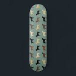 Labrador Retriever Silhouette Muster Labrador Skateboard<br><div class="desc">Labrador Retriever Lover's Skateboard. Silhouettes pattern with Black Labs,  Yellow Labs,  Chocolate Labs and Fox Red Labradors. Visit Jenn's Doodle World for even more products with this fun dogs design,  as well as more dog breed themed ins Gesicht.</div>
