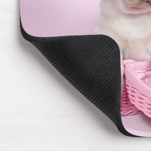 Labrador Retriever Welpe auf rosa Hintergrund Mousepad (Ecke)