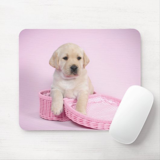 Labrador Retriever Welpe auf rosa Hintergrund Mousepad (Mit Mouse)
