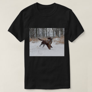 Labrador retriever-Welpe, der einen Fasan T-Shirt