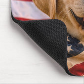 Labrador Retriever-Welpe mit Trikot-Hut Mousepad (Ecke)