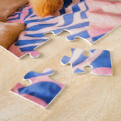 Labrador ruht auf farbenfroher Bettdecke Puzzle (Seite)