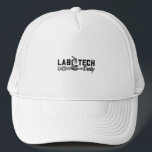 Labrador Tech on Duty Science Laborcian Truckerkappe<br><div class="desc">Dieses komische Labortechnikerdesign für Damen und Herren,  die ihre Labor- und Chemiearbeit Liebe leisten. Zeigen Sie,  dass Sie ein stolzer Labrador-Tech sind. Im Labormotiv ist der zitierte Labrador Tech On Duty.</div>