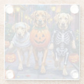 Labrador Trick-or-Treating in Halloween-Kostümen Glasuntersetzer (Rückseite)