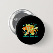 Labrador Week 2025 Pathologie Retro Mystery Machin Button (Vorne & Hinten)