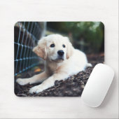 Labrador-Welpe, der im Garten spielt Mousepad (Mit Mouse)