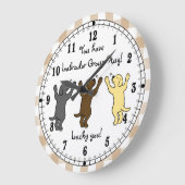 Labrador-Welpen-Gruppen-Umarmung Große Wanduhr (Winkel)